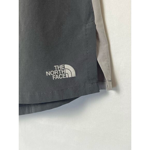 The North Face Men’s Large Gray Lightweight Running Shorts Active Athletic Gym - Picture 9 of 10